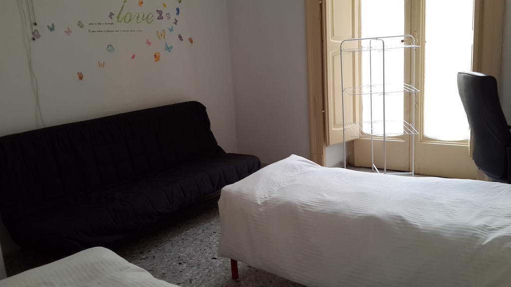 Youthhome B&B เนเปิลส์ ภายนอก รูปภาพ
